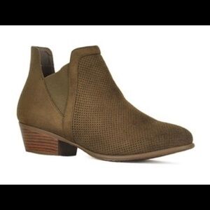 Refresh Rider Slip-On Ankle Bootie. Size 7.5